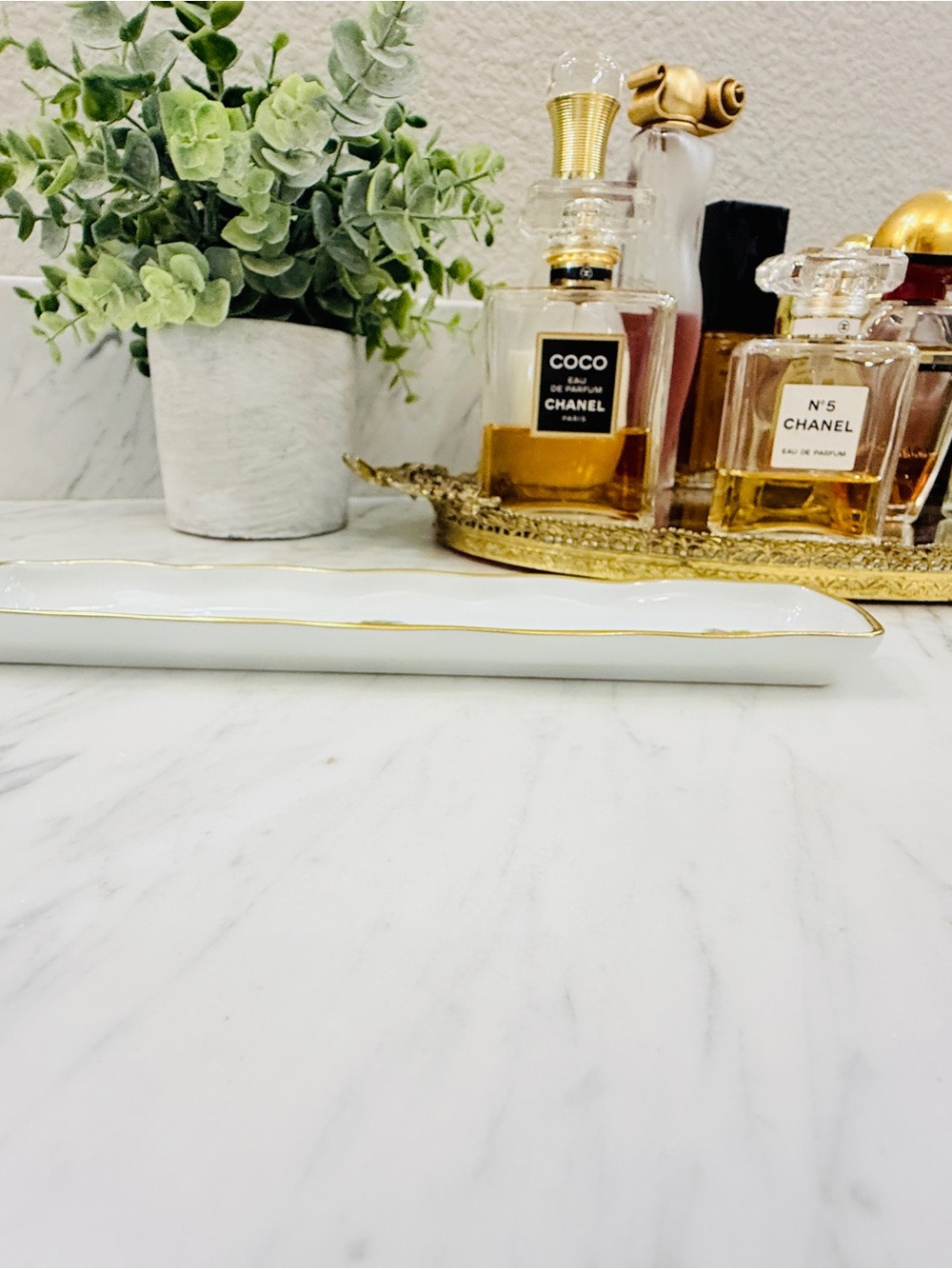 Vintage Limoges White Porcelain Floral Vanity Tray with Gold Trim - Picture 8 of 15